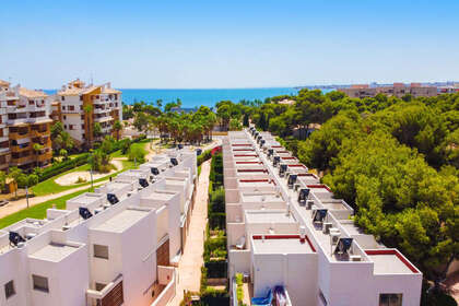 Domy na prodej v Punta Prima, Alicante. 