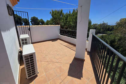 Domy na prodej v Puerto de Cabopino, Marbella, Málaga. 