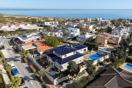 联排别墅 出售 进入 Torrevieja, Alicante. 