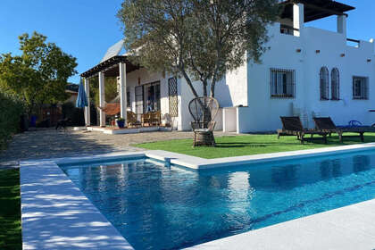 Farmy na prodej v Estepona, Málaga. 