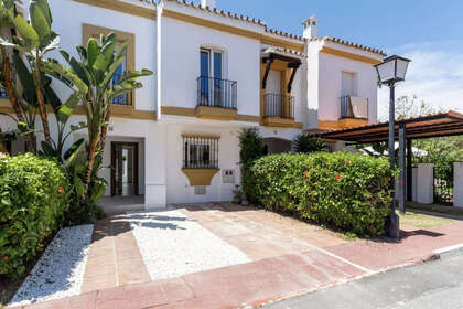 Domy na prodej v Puerto Banús, Marbella, Málaga. 