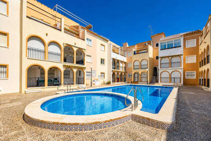 联排别墅 出售 进入 Torrevieja, Alicante. 