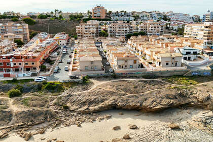 Domy na prodej v Playa de San Juan, Alicante. 