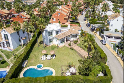 Таунхаус Продажа в Estepona, Málaga. 