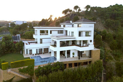 Cluster house for sale in Benahavís, Málaga. 