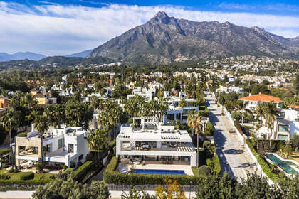 Таунхаус Продажа в Puerto Banús, Marbella, Málaga. 