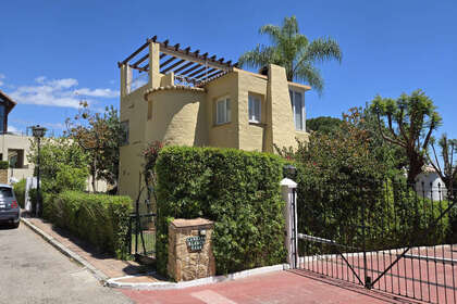 Cluster house for sale in Puerto Banús, Marbella, Málaga. 
