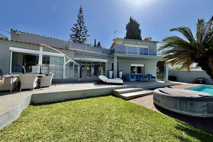 Cluster house for sale in Puerto de Cabopino, Marbella, Málaga. 