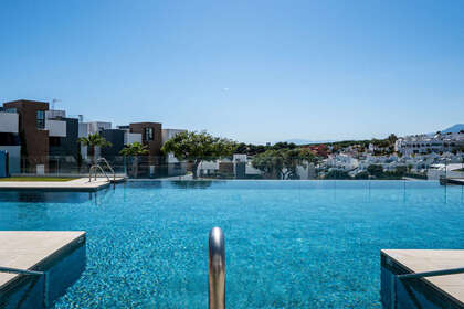 Apartmány na prodej v Puerto de Cabopino, Marbella, Málaga. 