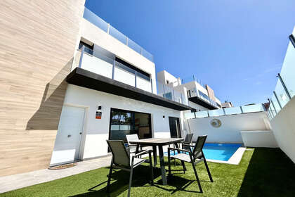 Klynge huse til salg i Villamartín, Alicante. 