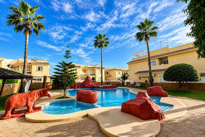 Klynge huse til salg i Villamartín, Alicante. 