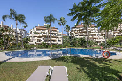 Apartmány na prodej v Puerto Banús, Marbella, Málaga. 