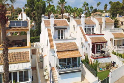 Řadový dům na prodej v Villamartín, Alicante. 