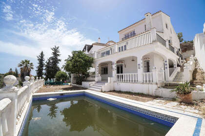 Řadový dům na prodej v Nueva andalucia, Málaga. 