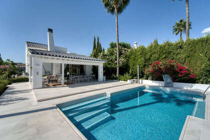 Cluster house for sale in Benahavís, Málaga. 