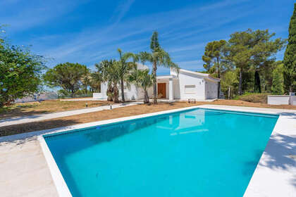 Cluster house for sale in Benahavís, Málaga. 