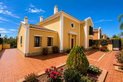 Řadový dům na prodej v Guadalmina, Málaga. 