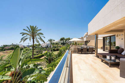 Apartment for sale in Nueva andalucia, Málaga. 