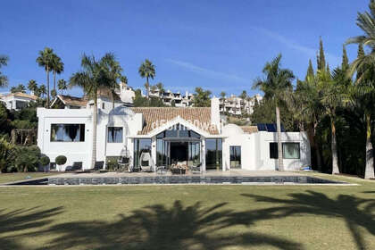 Cluster house for sale in Benahavís, Málaga. 