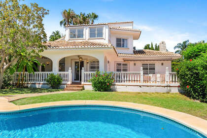 Cluster house for sale in Calahonda, Mijas, Málaga. 