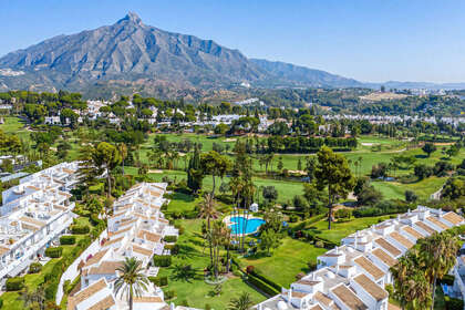 Apartment for sale in Nueva andalucia, Málaga. 