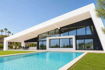 Cluster house for sale in Puerto Banús, Marbella, Málaga. 