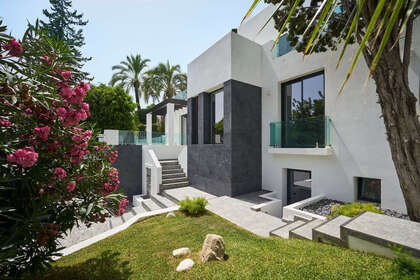 Cluster house for sale in Sierra Blanca, Marbella, Málaga. 
