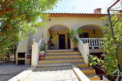 Casa Cluster venda em Villamartín, Alicante. 