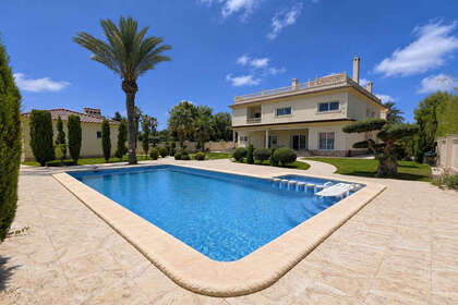 Casa Cluster venda em Cabo Roig, Alicante. 