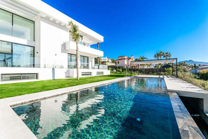 Cluster house for sale in Benahavís, Málaga. 