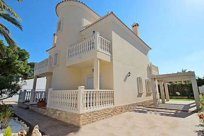 Casa Cluster venda em Cabo Roig, Alicante. 