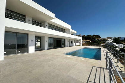 Cluster house for sale in Benahavís, Málaga. 