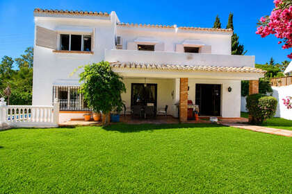 Klynge huse til salg i Calahonda, Mijas, Málaga. 