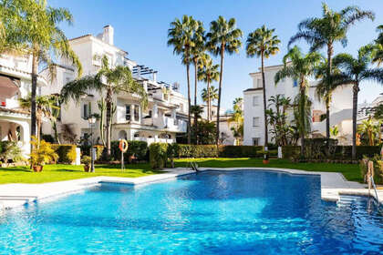 Huse til salg i Nueva andalucia, Málaga. 