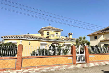 Řadový dům na prodej v Las Lagunas, Fuengirola, Málaga. 