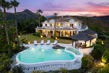 Cluster house for sale in Benahavís, Málaga. 