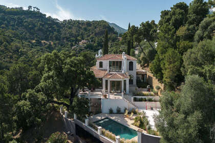 Cluster house for sale in Benahavís, Málaga. 