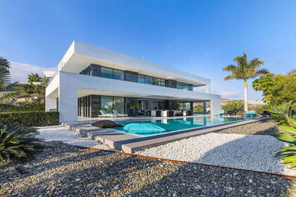 Cluster house for sale in Benahavís, Málaga. 