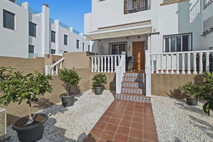 Apartmány na prodej v Punta Prima, Alicante. 