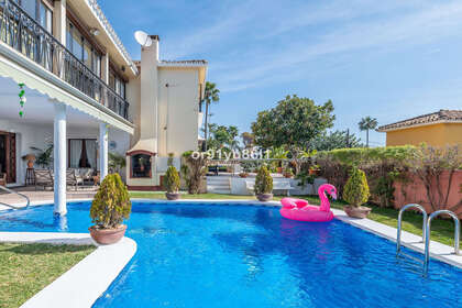 Řadový dům na prodej v Puerto Banús, Marbella, Málaga. 