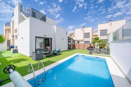 Таунхаус Продажа в Torrevieja, Alicante. 