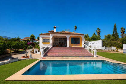Cluster house for sale in Estepona, Málaga. 