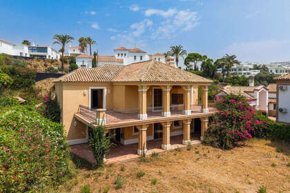 Cluster house for sale in Estepona, Málaga. 