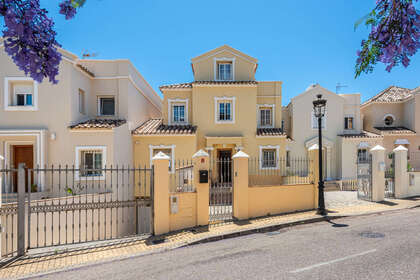 Cluster house for sale in Estepona, Málaga. 