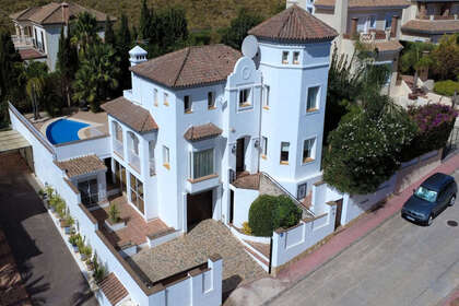 联排别墅 出售 进入 Coín, Málaga. 