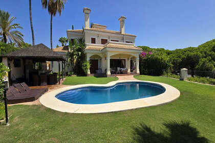 Cluster house for sale in Calahonda, Mijas, Málaga. 