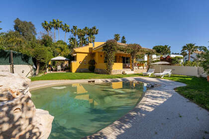 Maison de ville vendre en El Paraiso, Estepona, Málaga. 