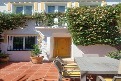 房子 出售 进入 El Paraiso, Estepona, Málaga. 