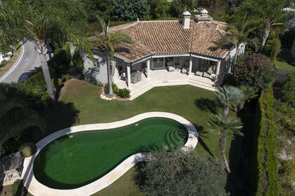 联排别墅 出售 进入 Marbella, Málaga. 