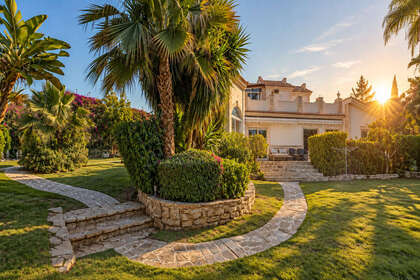 联排别墅 出售 进入 Marbella, Málaga. 